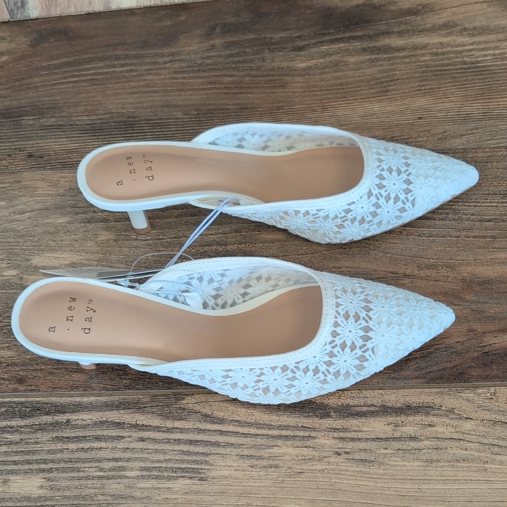 A New Day Off White Delilah Floral Embroidered Pointed Toe Mule Heels - Picture 2 of 7